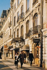 Sagerska husen vid Hamngatan i Stockholm 1968 Källa Stockholms stadsmuseum Datum 1968  Skapare Lennart af Petersens Jag önskar jag fått vara med när Stockholm växte fram och kunnat stoppa Norrmalmsregleringen och i och med det rysliga beslut som Sagerska husens rivning 1970 för att uppföra PK-huset så hade Stockholm kunnat vara en ännu vackrare stad.